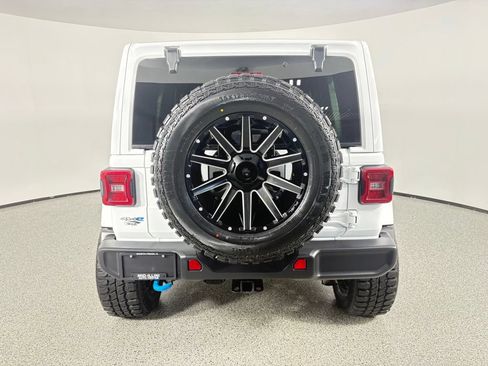 Used 2023 Jeep Wrangler Unlimited Sahara w/ Cold Weather Group AWD/4WD image 6
