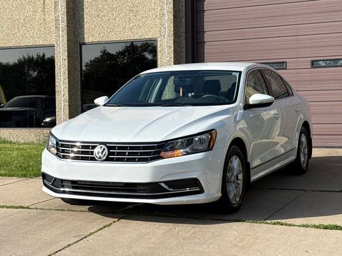 Used 2017 Volkswagen Passat 1.8T S FWD image 3