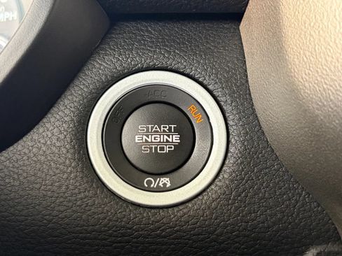 Used 2019 RAM 1500 Laramie AWD/4WD image 26