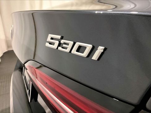 Used 2026 BMW 530i xDrive w/ Premium Package AWD/4WD image 9