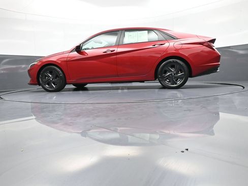Certified 2021 Hyundai Elantra SEL FWD image 32