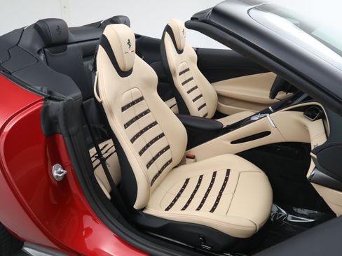 Certified 2025 Ferrari Roma Spider RWD image 25