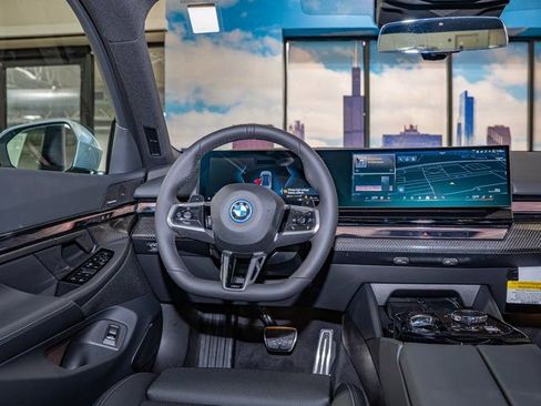 New 2026 BMW 550e xDrive w/ Executive Package image 16