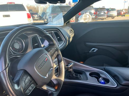 Used 2022 Dodge Challenger R/T image 9