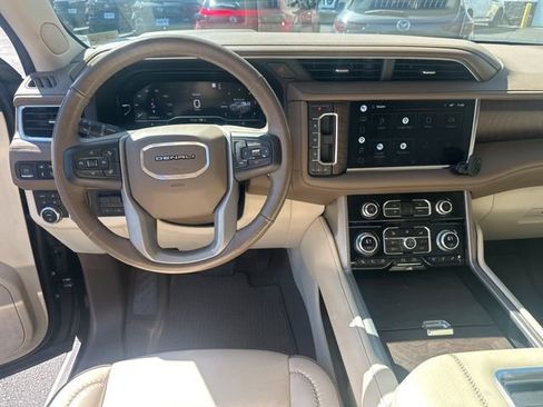 Used 2022 GMC Yukon XL Denali w/ Denali Premium Package image 25