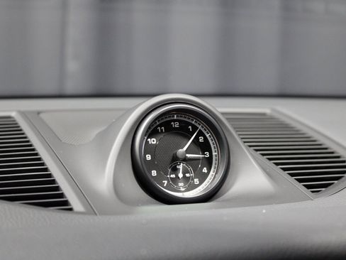 Certified 2025 Porsche Macan image 34