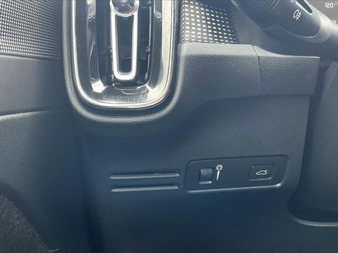 Used 2021 Volvo XC40 T5 R-Design w/ Climate Package image 35