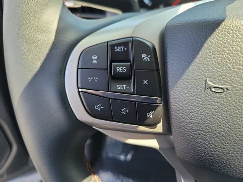 Used 2026 Ford Explorer Active w/ Active Comfort Package RWD image 5