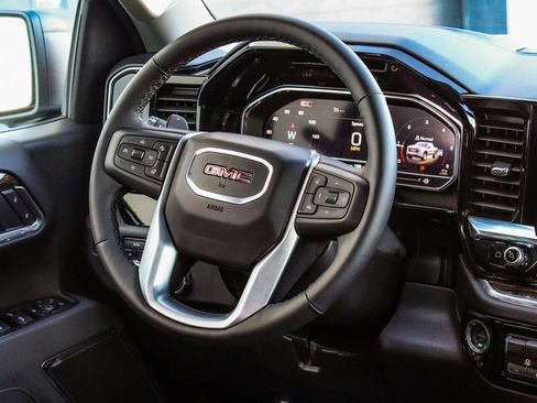 Used 2025 GMC Sierra 1500 Elevation image 25