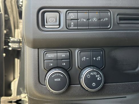 Used 2021 Chevrolet Tahoe Z71 image 31