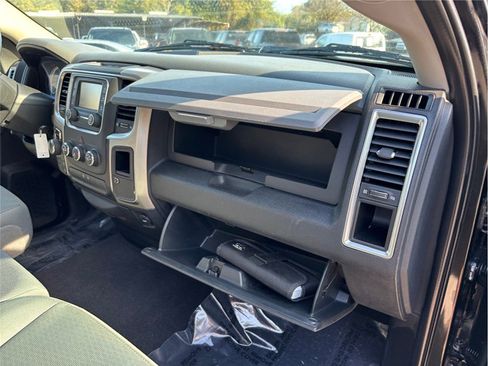 Used 2017 RAM 1500 Classic SLT AWD/4WD image 29