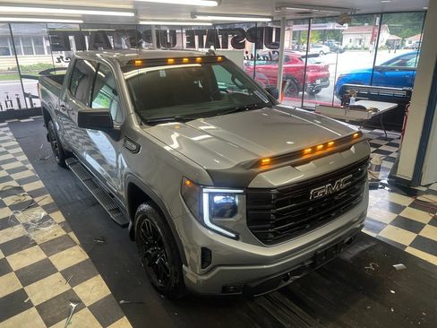 Used 2023 GMC Sierra 1500 Elevation w/ LPO, Elevation Black Package AWD/4WD image 21