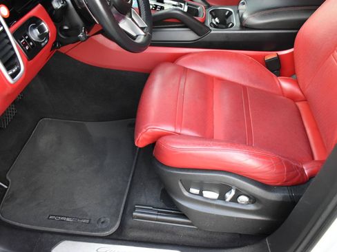 Used 2019 Porsche Cayenne AWD/4WD image 25