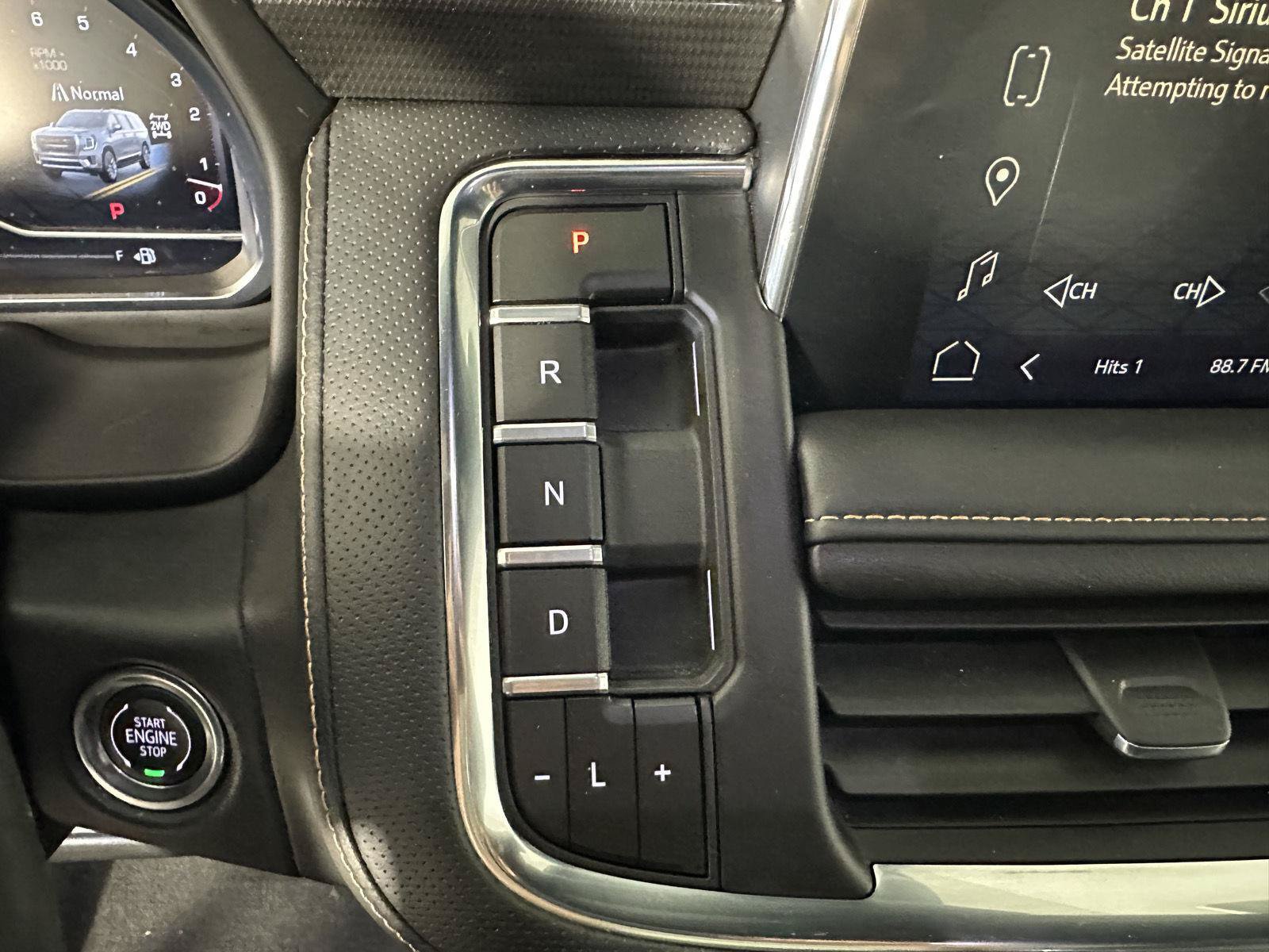 Used 2024 GMC Yukon AT4 w/ Technology Package AWD/4WD image 27