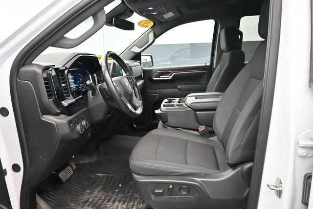 Used 2025 Chevrolet Silverado 1500 LT AWD/4WD image 15