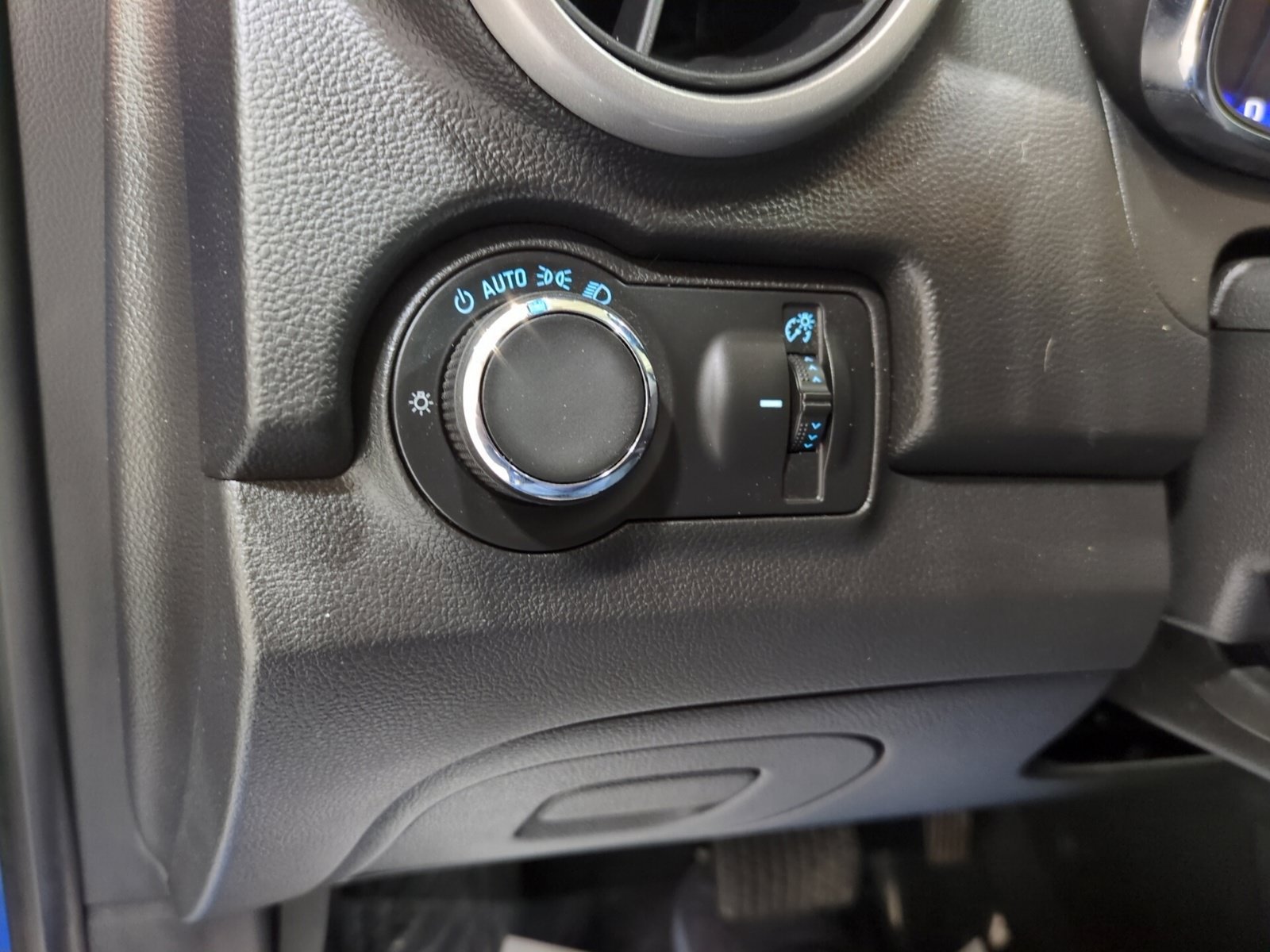 Used 2016 Chevrolet Trax LT AWD/4WD image 18