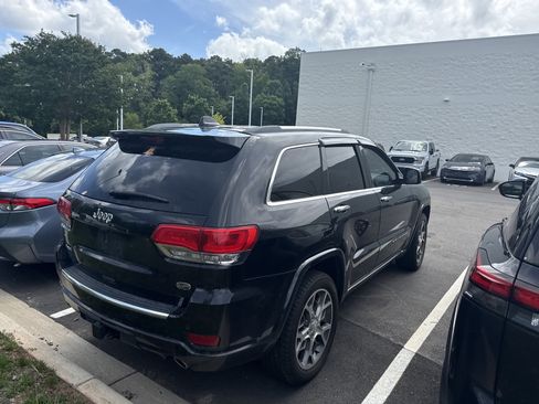 Used 2020 Jeep Grand Cherokee Overland AWD/4WD image 6