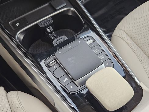 Certified 2022 Mercedes-Benz GLB 250 image 19