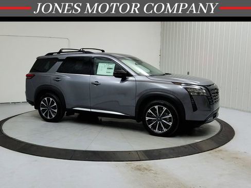 New 2026 Nissan Pathfinder Platinum FWD image 1