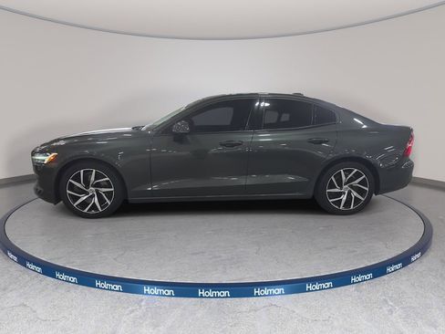 Used 2020 Volvo S60 T6 Momentum AWD/4WD image 9