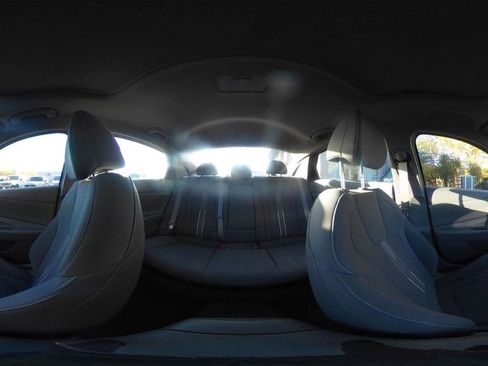 Used 2025 Hyundai Elantra SEL image 40