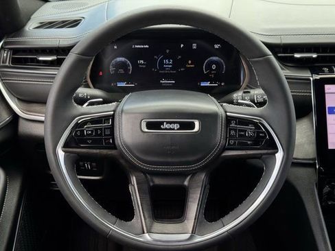 Used 2023 Jeep Grand Cherokee Overland w/ Luxury Tech Group IV AWD/4WD image 13