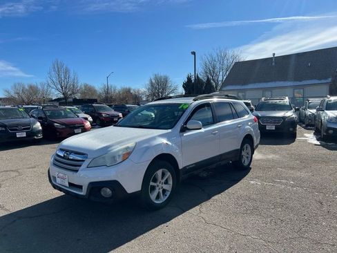 Used 2014 Subaru Outback 2.5i Premium w/ Moonroof Package image 2