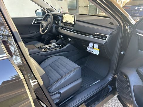 New 2026 Mitsubishi Outlander SE image 23