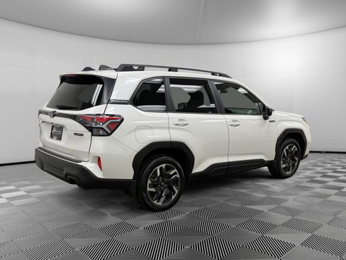 Used 2025 Subaru Forester Premium image 5