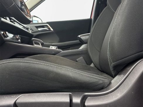 Used 2022 Mitsubishi Outlander ES image 16