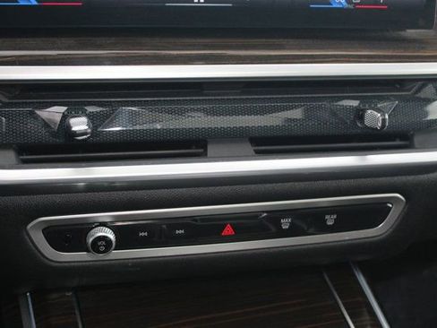 Certified 2024 BMW X7 xDrive40i w/ Executive Package image 17
