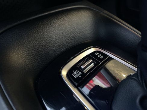 Used 2025 Toyota Corolla SE w/ Convenience Package image 23