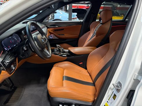 Used 2023 BMW M5 image 12