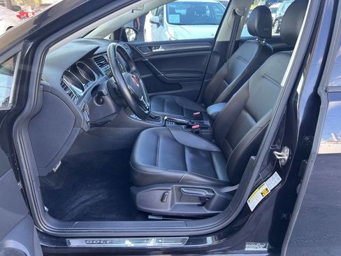 Used 2018 Volkswagen Golf SE image 13