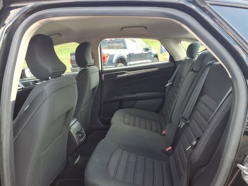 Used 2018 Ford Fusion SE w/ Fusion SE Technology Package image 9