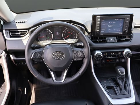 Used 2021 Toyota RAV4 XLE Premium FWD image 16