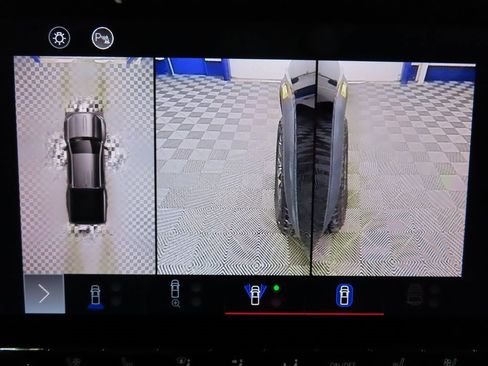 Used 2023 GMC Canyon Denali image 19