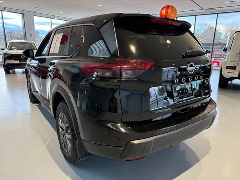 Used 2025 Nissan Rogue S image 37