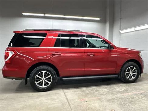 Used 2020 Ford Expedition XLT image 3