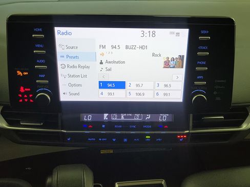 Used 2023 Toyota Sienna XLE w/ XLE Plus Package FWD image 27