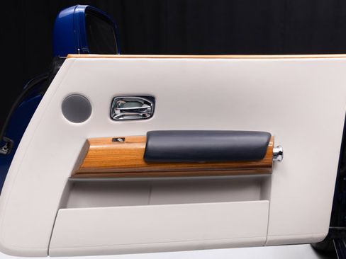 Used 2010 Rolls-Royce Phantom Drophead Coupe image 63