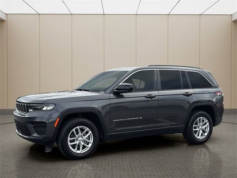 Certified 2025 Jeep Grand Cherokee Laredo X w/ Luxury Tech Group I image 1