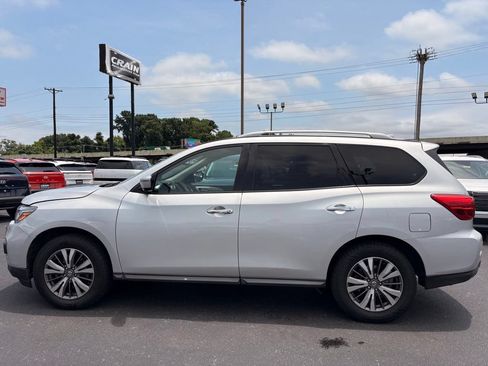 Used 2019 Nissan Pathfinder SL AWD/4WD image 4