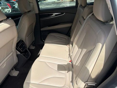 Used 2022 Lincoln Nautilus FWD w/ Premium Package image 9