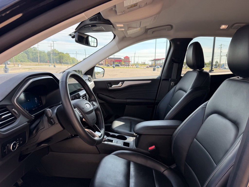Used 2025 Ford Escape Platinum AWD/4WD image 10