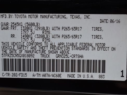 Used 2016 Toyota Tacoma TRD Sport w/ Towing Package image 38