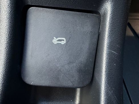 New 2026 Land Rover Defender 110 V8 image 23