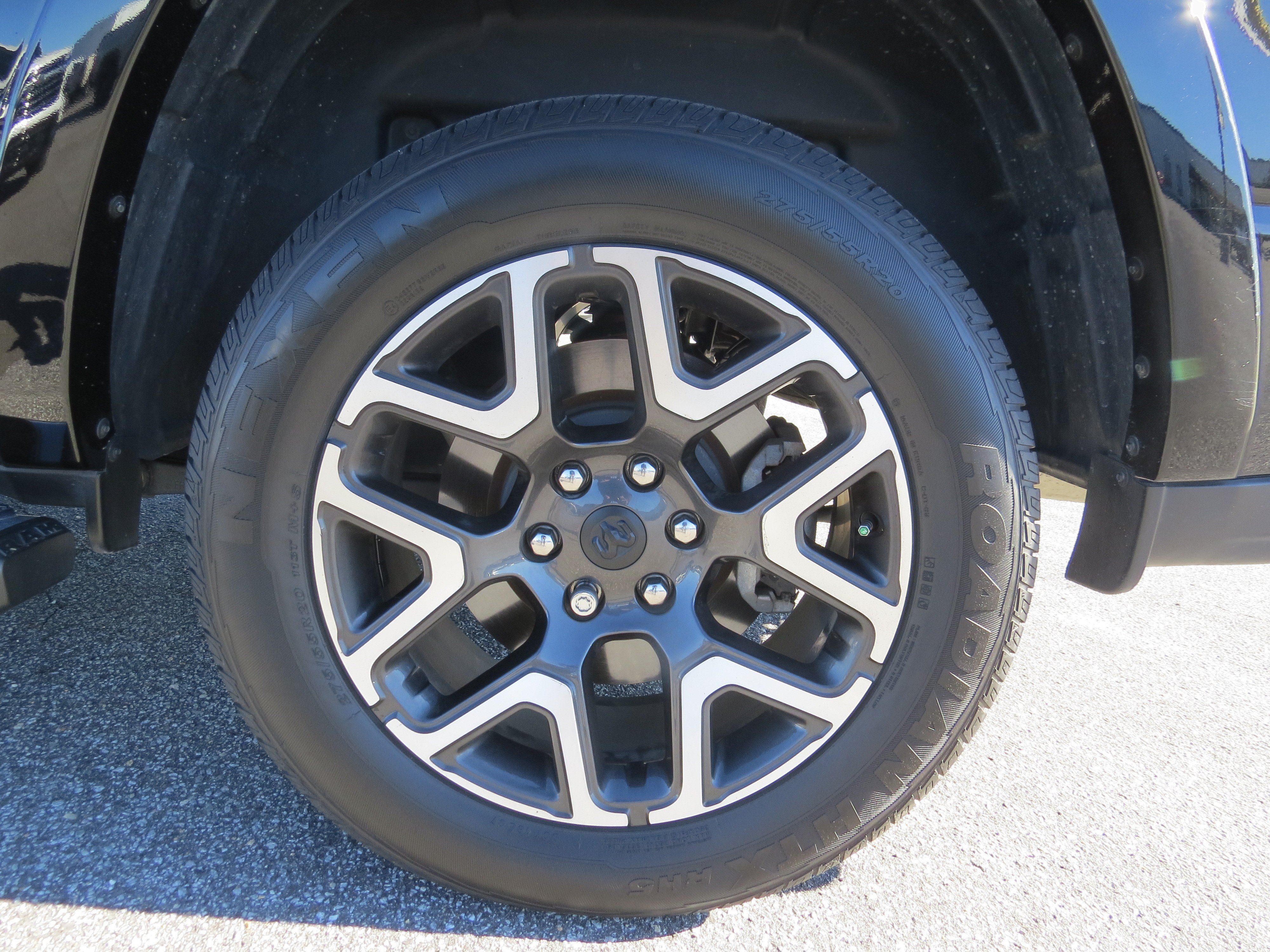 Used 2025 RAM 1500 Laramie AWD/4WD image 11