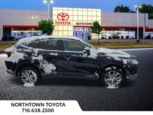 Used 2023 Toyota Venza LE image 28