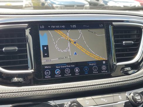 Used 2019 Chrysler Pacifica Limited w/ S Appearance Package FWD image 29